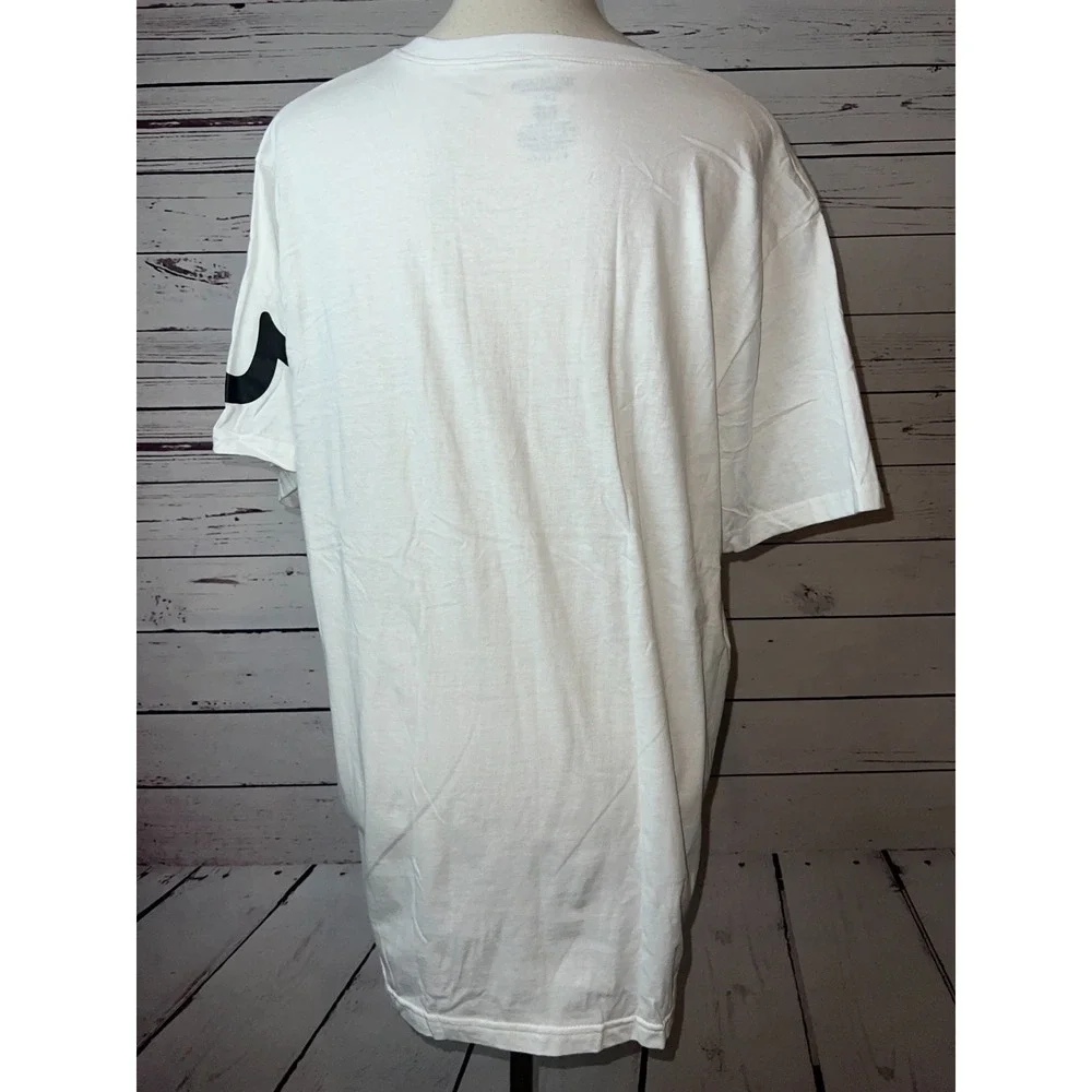 True Religion Tee Shirt Graphic White Mens Large Short‎ sleeve Vneck NWOT Black